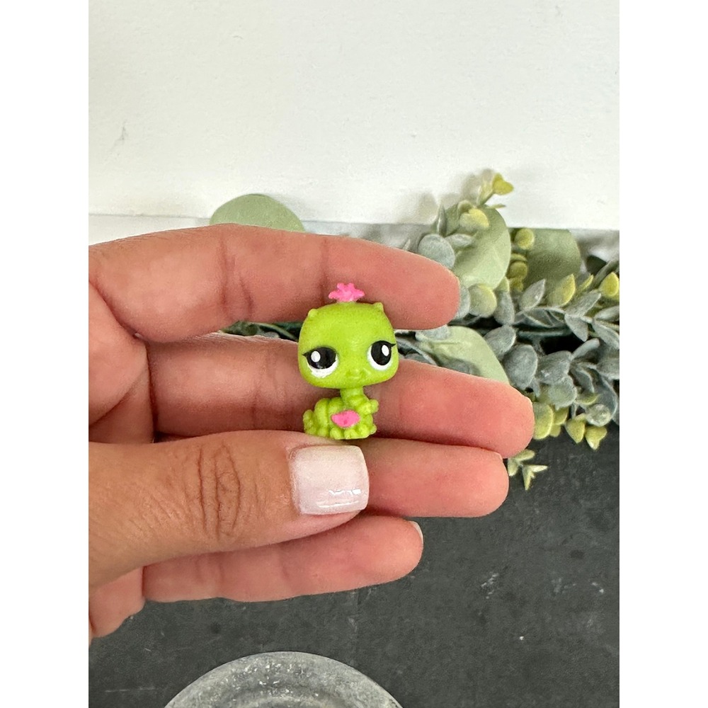 Littlest Pet Shop #2609 Inchworm Fairy green Hasbro authentic lps gen 2‎ min